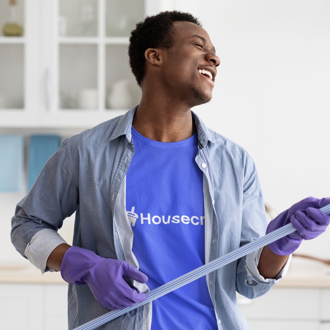 Professional cleaning service by Housecroo